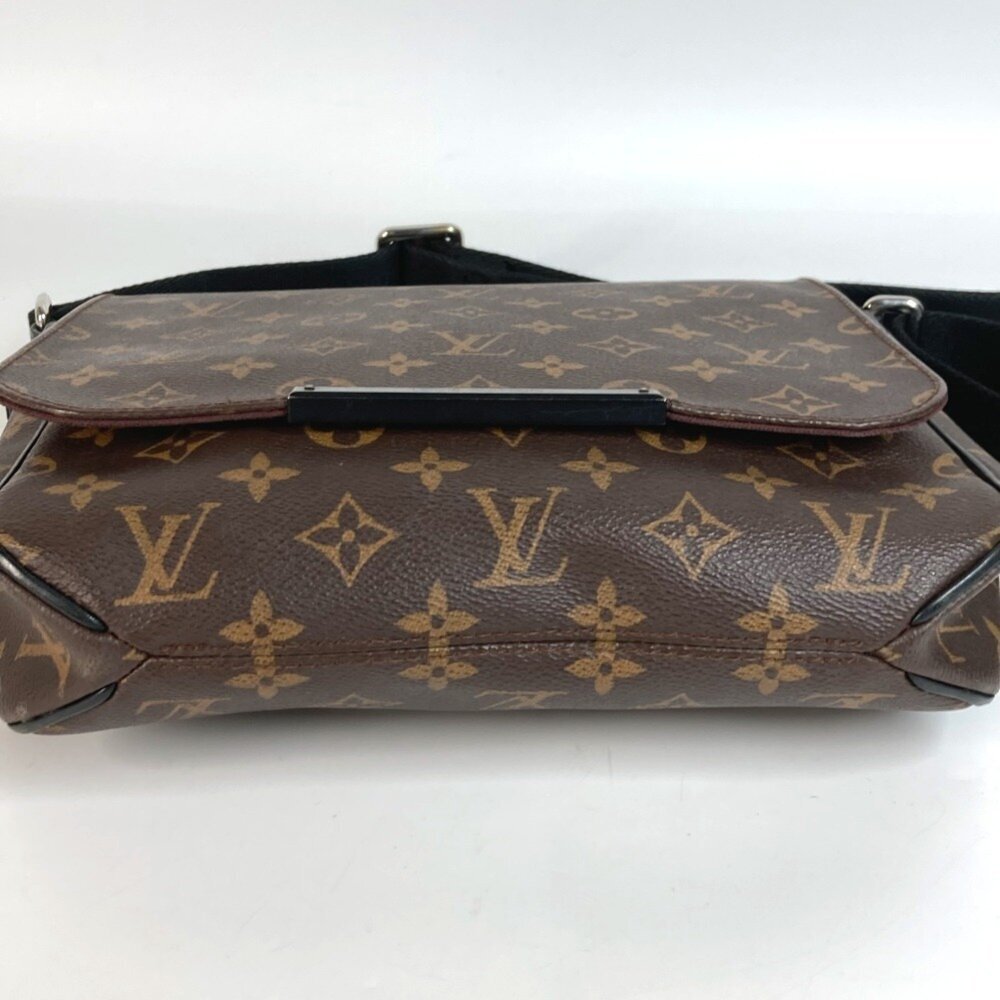 LOUIS VUITTON Authentic Black Monogram Canvas Messenger Shoulder Bag - Picture 7 of 16